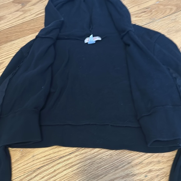 Tres Bien Crop Top hoodie in Black. - Picture 5 of 5